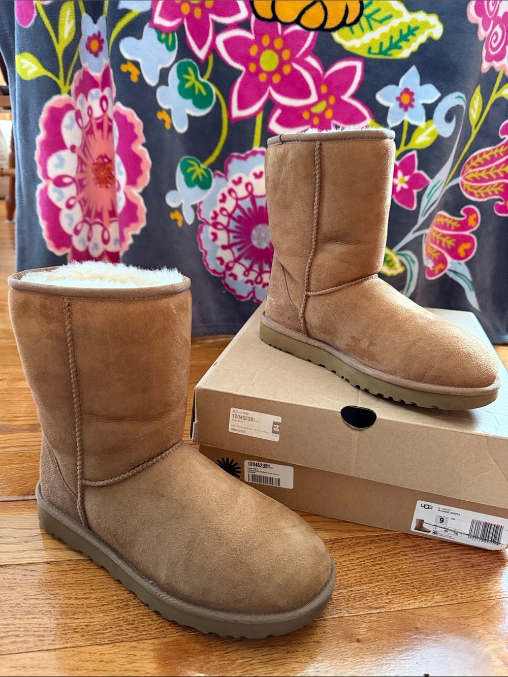 UGG Womens Classic Short II Boots / Shoes - Womens Size 9